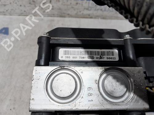 Used ABS pump PEUGEOT 5008 (0U_, 0E_) 1.6 HDi (112 hp) 31534898