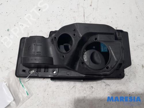 fuel-flap-renault-trafic-iii-van-fg_-2014-31457913 main image