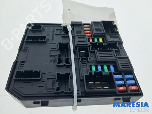Used Fuse box Fuse box 36985489 36985489