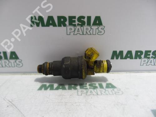 Used Injector ALFA ROMEO GTV (916_) 2.0 T.SPARK 16V (916.C2__, 916C2C00) (150 hp) 31489503