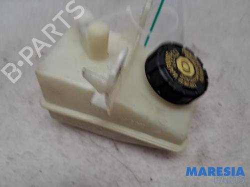 Used Brake fluid reservoir RENAULT ESPACE IV (JK0/1_) 2.0 (JK0K) (133 hp) 31489573