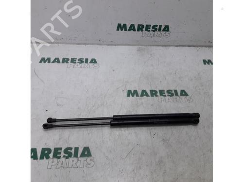 Used Tailgate lift support Tailgate lift support 31469663 31469663
