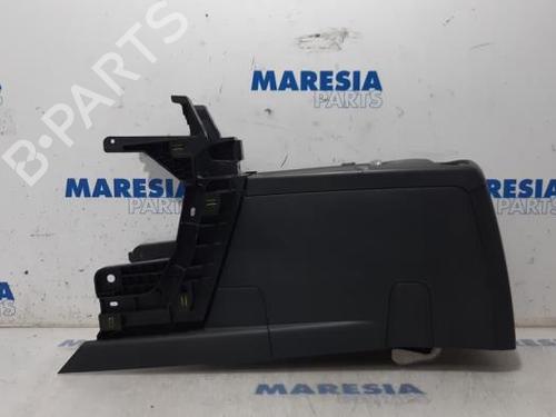 Console centrale PEUGEOT 5008 (0U_, 0E_) 1.6 16V (156 hp) 31439091