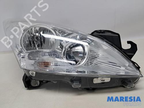 Lyskaster høyre PEUGEOT 3008 I MPV (0U_) 1.6 THP (150 hp) 31816402