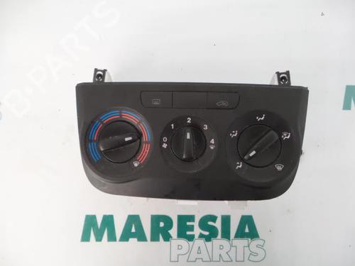 Used Climate control FIAT GRANDE PUNTO (199_) 1.4 (199AXB11, 199AXB1A, 199BXB1A, 199AXL1A) (77 hp) 31448342