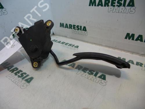 Used Electronic module RENAULT MEGANE II Coupé-Cabriolet (EM0/1_) 1.6 (113 hp) 31524888