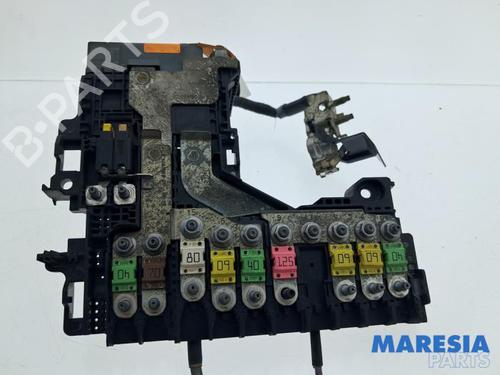 Used Fuse box Fuse box 37875735 37875735