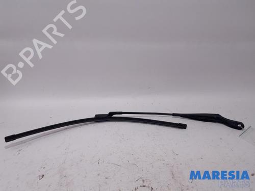 front-windshield-wiper-arm-peugeot-208-i-ca_-cc_-2012-2013-2014-2015-2016-2017-2018-2019-2020-2021-31441220 main image