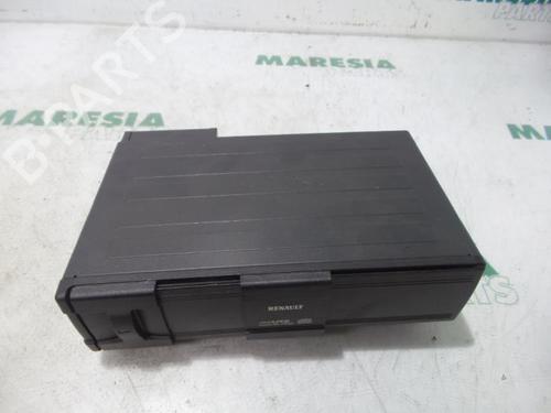 Used Electronic module RENAULT GRAND SCÉNIC II (JM0/1_) 1.6 (113 hp) 31521884