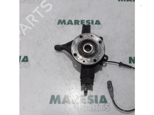 Used Right front steering knuckle PEUGEOT 307 CC (3B) 2.0 16V (136 hp) 31458150