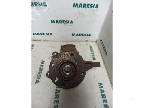 Used Left front steering knuckle PEUGEOT 206 Hatchback (2A/C) 1.4 i (75 hp) 31400204