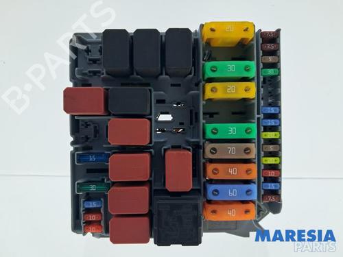 Used Fuse box FIAT 500 C (312_) 1.2 (312CXA1A, 312AXA1A) (69 hp) 32281164
