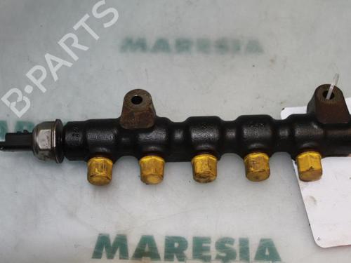 injection-rail-peugeot-107-pm_-pn_-2005-2006-2007-2008-2009-2010-2011-2012-2013-2014-2015-2016-31496983 main image