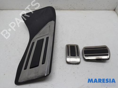 Used Pedal PEUGEOT 3008 II SUV (MC_, MR_, MJ_, M4_) 1.2 THP/ PureTech 130 (MRHNSM, MRHNSU, MRHNSJ, MRHNYW,... (131 hp) 31398142