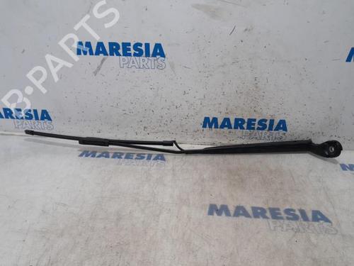 front-windshield-wiper-arm-citroen-c4-cactus-2014-31387411 main image
