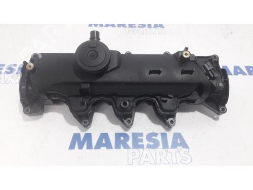 Used Valve cover RENAULT SCÉNIC III (JZ0/1_) 1.5 dCi (110 hp) 31460086