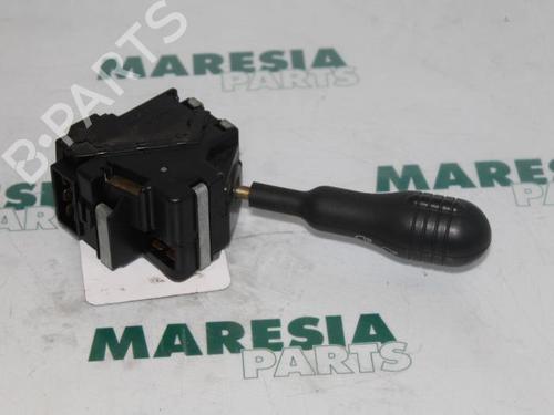 steering-column-stalk-renault-twingo-i-c06_-1993-1994-1995-1996-1997-1998-1999-2000-2001-2002-2003-2004-2005-2006-2007-2008-2009-2010-2011-2012-31482461 main image