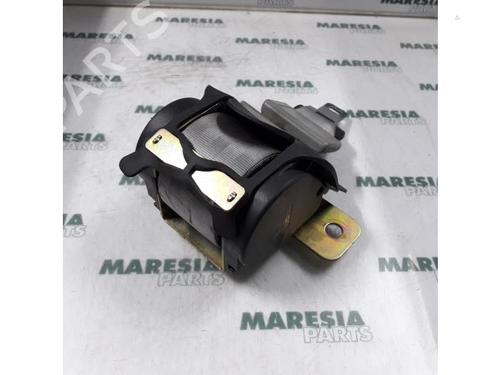 rear-center-seatbelt-renault-scenic-i-mpv-ja01_-fa0_-1999-2000-2001-2002-2003-2004-2005-2006-2007-2008-2009-2010-31419516 main image