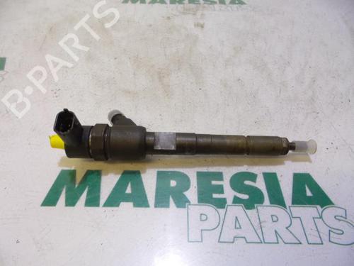 Used Injector FIAT PANDA (169_) 1.3 D Multijet (169.AXC1A) (70 hp) 31534881