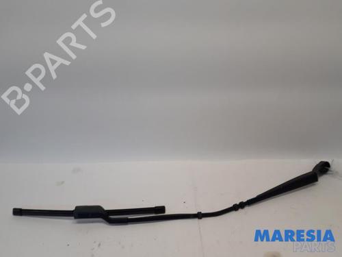Used Front windshield wiper arm Front windshield wiper arm PEUGEOT 3008 II SUV (MC_, MR_, MJ_, M4_) 1.2 THP/ PureTech 130 (MRHNSM, MRHNSU, MRHNSJ, MRHNYW,... (131 hp) 31392866 31392866
