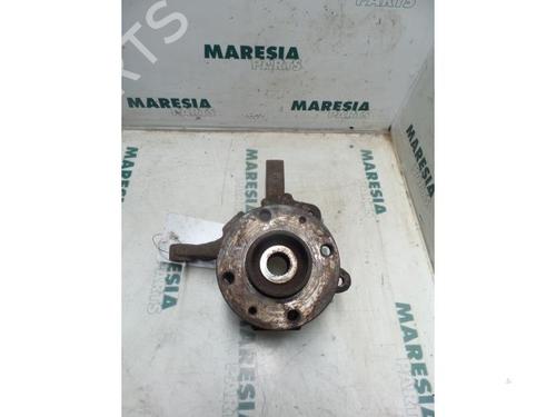 right-front-steering-knuckle-renault-clio-ii-bb_-cb_-1998-1999-2000-2001-2002-2003-2004-2005-2006-2007-2008-2009-2010-2011-2012-2013-2014-2015-2016-31457463 main image