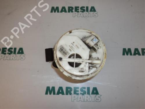 Used Fuel pump RENAULT LAGUNA II (BG0/1_) 1.6 16V (BG0A, BG0L) (107 hp) 31438347