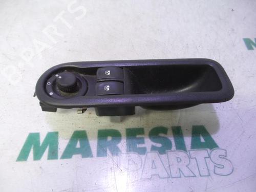 Used Switch RENAULT TWINGO II (CN0_) 1.5 dCi 90 (86 hp) 31384718