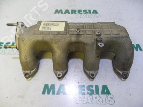 Used Injection rail PEUGEOT BOXER Bus (244, Z_) 2.8 HDi (128 hp) 31532455