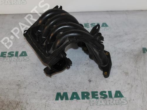 Used Injection rail PEUGEOT 206 Hatchback (2A/C) 1.4 i (75 hp) 31519804