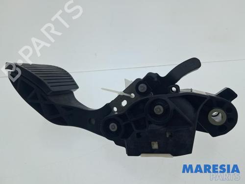 Used Break pedal Break pedal FIAT 500e (332_) Elektro 3+1 (FA1) (118 hp) 36093243 36093243