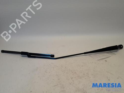 Used Front windshield wiper arm RENAULT TRAFIC III Van (FG_) 1.6 dCi 95 (FGMJ, FGMR) (95 hp) 31490997