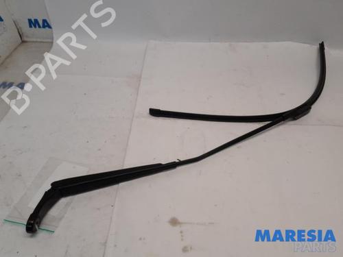 Used Front windshield wiper arm PEUGEOT 3008 I MPV (0U_) 1.6 VTi (120 hp) 31494208
