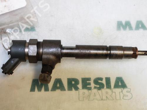 injector-alfa-romeo-166-936_-1998-1999-2000-2001-2002-2003-2004-2005-2006-2007-31462501 main image