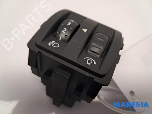 Used Switch RENAULT TWINGO II (CN0_) 1.2 (CN0D) (58 hp) 31480790