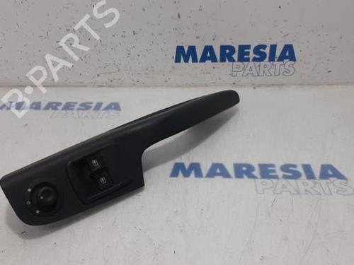 Used Switch OPEL VIVARO B Van (X82) 1.6 CDTI (05) (140 hp) 31439608