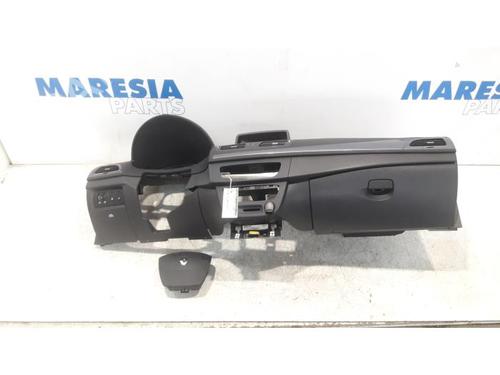 Used Driver airbag RENAULT MEGANE III Grandtour (KZ0/1) 1.5 dCi (KZ09, KZ0D, KZ1G, KZ29, KZ14, KZ1W, KZ10, KZ1F,... (110 hp) 31471613