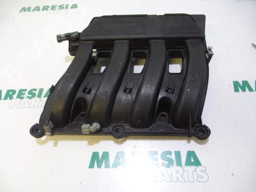 Used Injection rail RENAULT LAGUNA II (BG0/1_) 2.0 16V (BG00, BG0K, BG0P, BG0W) (135 hp) 31404260