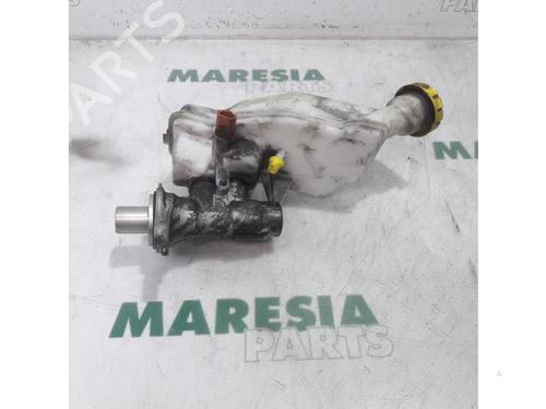 Used Brake master cylinder CITROËN C3 III (SX) 1.2 THP 110 (SXHNPS, SXHNZT, SXHNZ6) (110 hp) 31507482