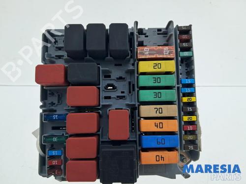 Used Fuse box Fuse box 37875700 37875700