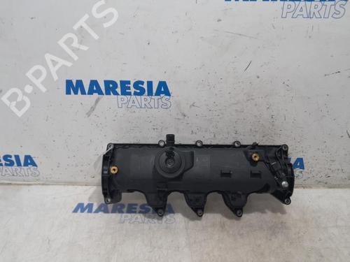 Used Valve cover RENAULT CAPTUR I (J5_, H5_) 1.5 dCi 110 (110 hp) 31398681