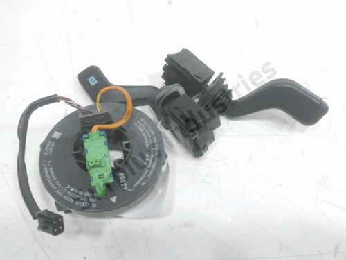 Used Steering wheel controls TOYOTA HILUX VII Pickup (_N1_, _N2_, _N3_) 2.5 D-4D 4WD (KUN25_, KUN25R) (120 hp) 32435014