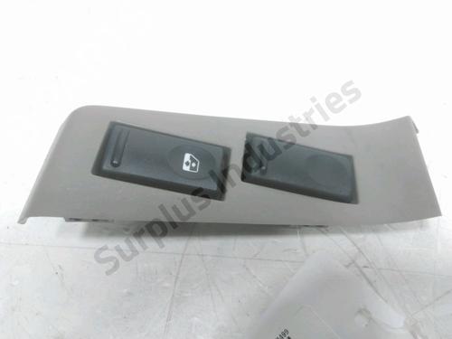 Used Right front window switch Right front window switch RENAULT MASTER II Platform/Chassis (ED/HD/UD) 2.8 dTI (114 hp) 32843332 32843332