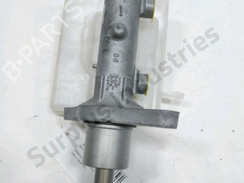 Brake master cylinder RENAULT MASTER III Van (FV) 2.3 dCi 150 FWD (FV0F, FV03, FV09) | BP31954552M77 - Image 2