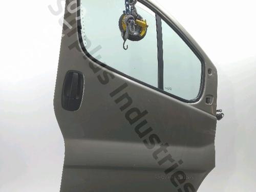 dr-hjre-fortil-renault-trafic-ii-bus-jl-2001-37755732 main image