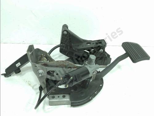 Used Pedal Pedal CADILLAC ESCALADE 6.2 AWD (409 hp) 36519568 36519568