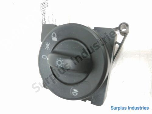 Used Headlight switch VW CRAFTER 30-50 Van (2E_) 2.0 TDI (136 hp) 31954799