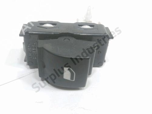 Interrupteur de vitre avant droite OPEL VIVARO C Van (K0) 2.0 (122 hp) 32311494