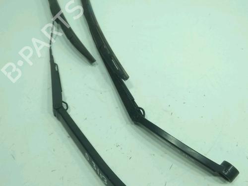 front-windshield-wiper-arm-toyota-hilux-viii-pickup-_n1_-2015-31955766 main image
