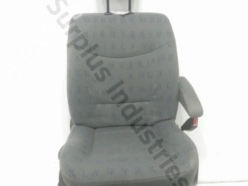 Stol høyre foran RENAULT TRAFIC II Bus (JL) 2.5 dCi 145 (JL0J) (146 hp) 32356657