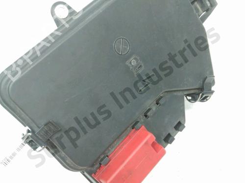 Used Fuse box Fuse box 38104053 38104053
